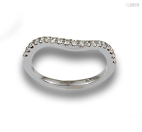 GOLD WAVE DIAMOND RING