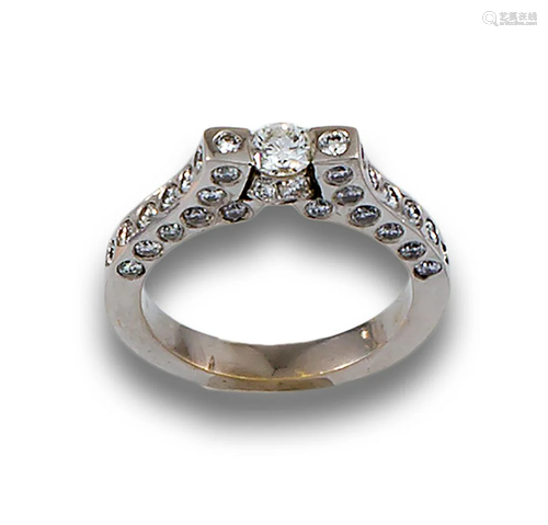 GOLD DIAMOND RING