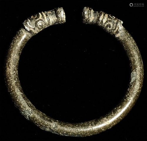 Khmer bronze bracelet with stylized dragon ends (for a