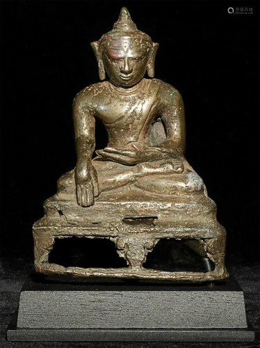 This is an rare late Pagan/Pinya bronze Burmese Buddha