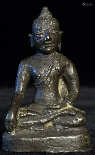 15/16thC Northern Thai bronze Buddha. 3.25 inches tall