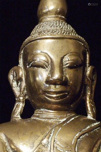 Large Burmese 18thC Mon style bronze Buddha.