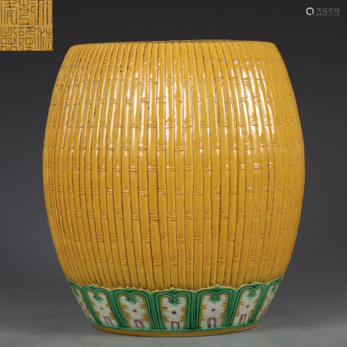 A Famille Verte Biscuit Zun Vase