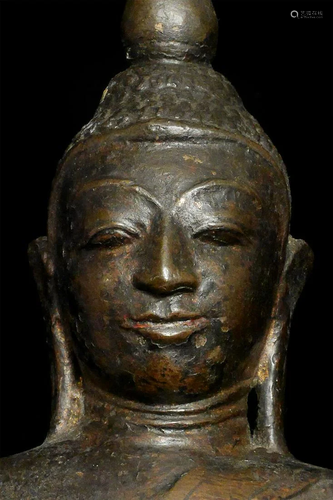 18thC Burmese bronze Buddha. Stands 9 inches tall, 11