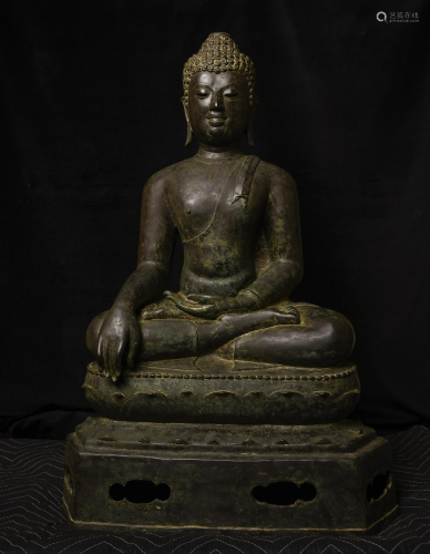 Masterpiece 15th century Northern Thai bronze Buddha.