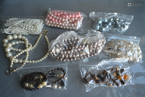 8 sets of pearl necklaces with various decorations