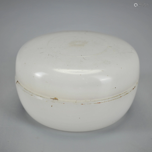 A Carved Jade Circular Box with Cover Qing Dynasty