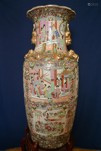 Porcelain Larger gold lacquered Figure Painting Vase