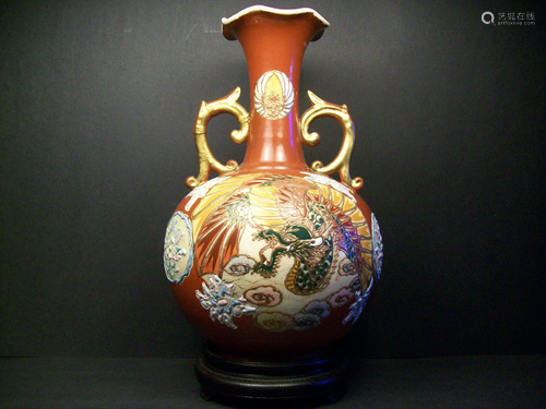 A Fine Hand Painted Nippon Wooden Club Vase. H:24.8cm