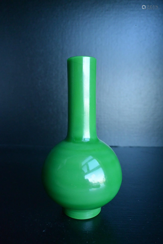 A finely apple green glass DAN vase