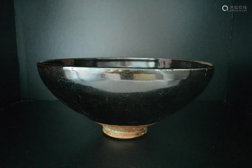 Porcelain Chinese SONG Dynasty (960-1279) dark bowl