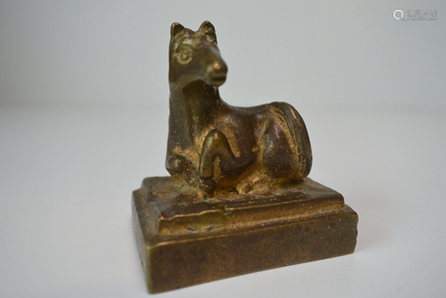 A bronze rectangle seal with a horse sculpture on top,