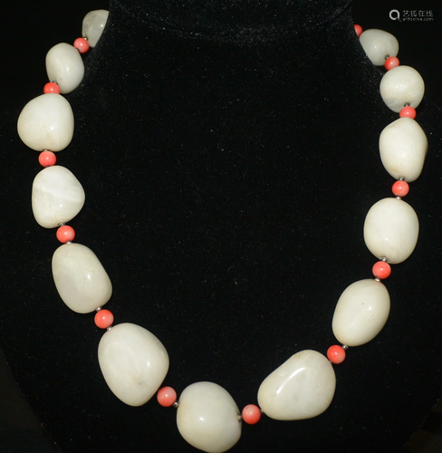 Jade crafted oval beads necklace