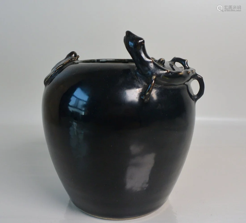 Porcelain Qing Dynasty, dragons-bats black glaze jar