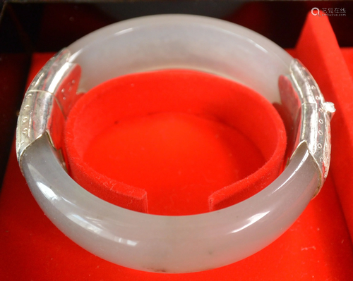 A Finely Chinese Ice Jadeite Bangle