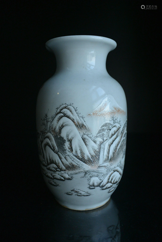 Porcelain Fine Chinese Famille Rose Vase