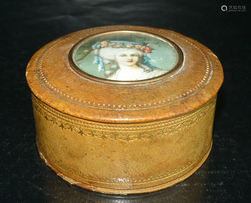 A european antique cosmetic case