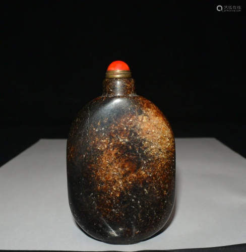 A Chinese Qing Dynasty Carved Venus Stone Snuff Bottle