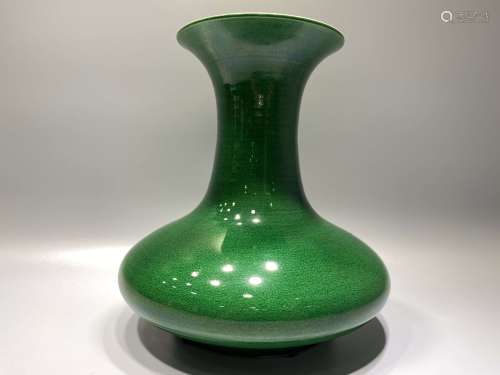 清雍正郎窑绿荸荠瓶