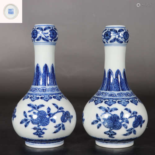 Chinese Pair Of Qing Dynasty Qianlong Blue And White 