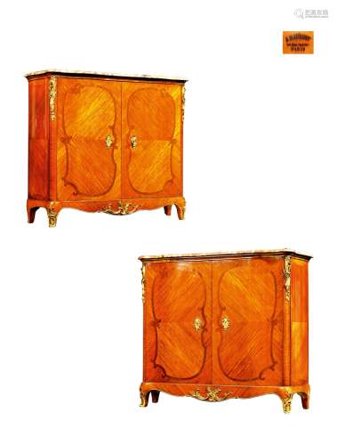 1880年制 法国圣莫伯特铜鎏金镶嵌卷叶纹饰边柜一对