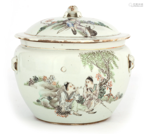 AN 18TH CENTURY CHINESE PORCELAIN FOOD JAR AND COV