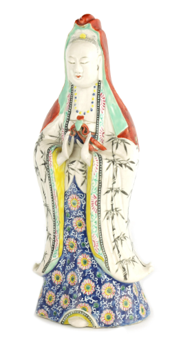 AN EARLY 19TH CENTURY CHINESE PORCELAIN GUANYIN wi