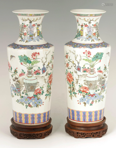 A FINE PAIR OF 19TH CENTURY CHINESE FAMILLE ROSE E