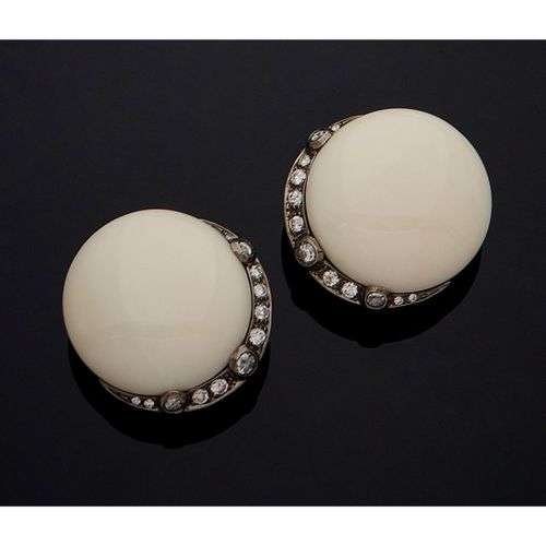 REPOSSI. Paire de clips d’oreilles en or gris 18K 750 mill.,...