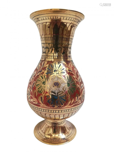 Grand pure brass vase with flowers and delicate designs