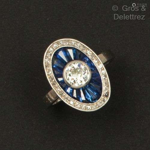 Bague en platine, sertie d’un diamant de taille ancienne dan...