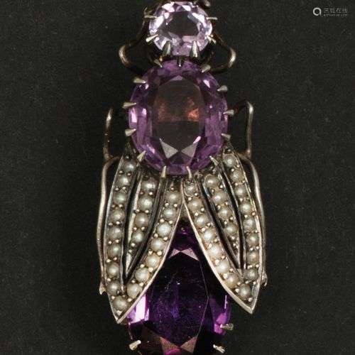 Broche en argent formant un « Insecte », ornée d’améthystes ...