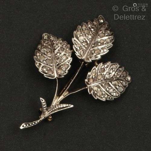 Broche « Feuillages » en or jaune et argent, les feuilles en...