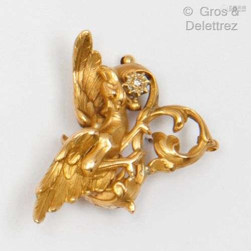 Broche « Dragon » en or jaune, sertie d’un diamant taillé en...