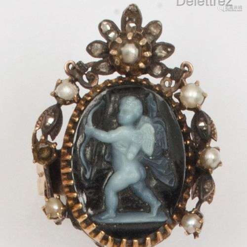 Bague en or et argent, ornée d’un camée sur agate gravée d’u...