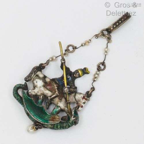 Pendentif en argent émaillé représentant Saint Georges terra...