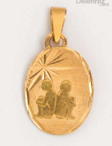 Médaille « Signe du Gémeau » en or jaune. Dimensions : 2,1 x...