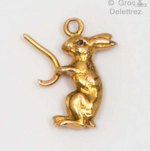 Pendentif « Lapin » en or jaune ciselé, l’œil orné d’une hém...