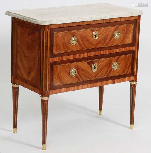 PETITE COMMODE MARQUETEE LOUIS XVI En marqueterie de bois de...