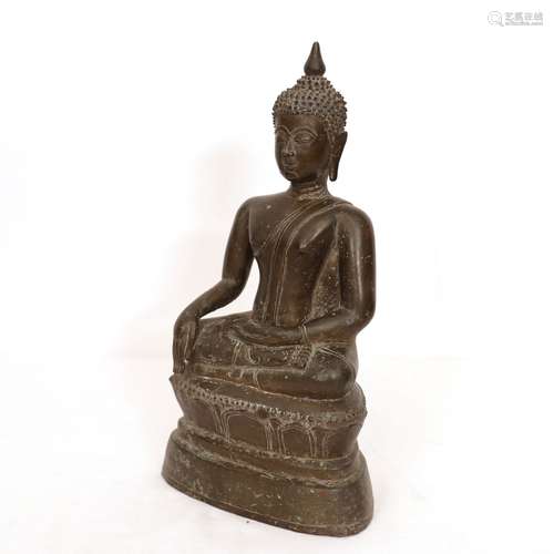 STATUETTE DE BOUDDHA EN BRONZE Représenté assis en padmasana...