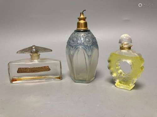 A Baccart Le Parfum D'Antoni bottle, a Lalique Nina Ricci bo...