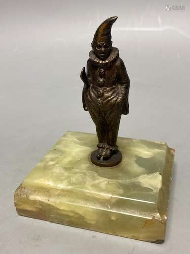 An Art Deco style bronze pierrot, on onyx base, height 10cm