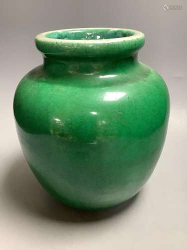A late 18th / early 19th century Chinese green crackle glaze...