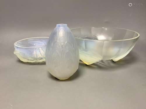 A Sabino opalescent glass bowl, a similar vase and a French ...