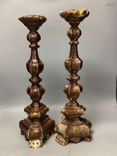 A pair of Italian Baroque style giltwood candlesticks55cm