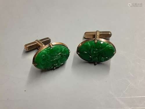 A pair of Chinese 14K gold and green jade oval cufflinks,21m...