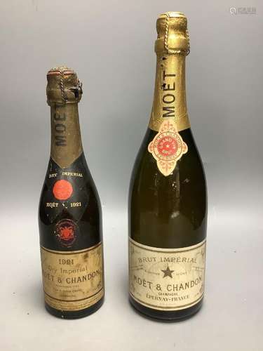 Moet & Chandon Brut Imperial, full size bottle, circa 1937 (...