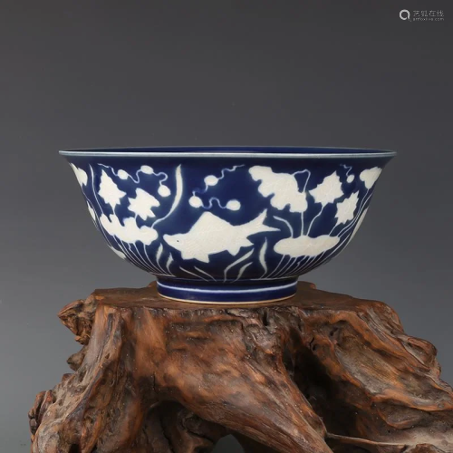 Ming dynasty blue bowl with fish and algae painting