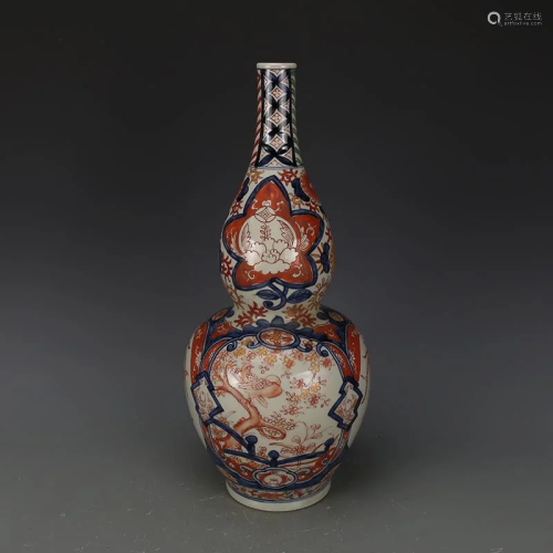 Qing dynasty colorful gourd shaped bottle with flower