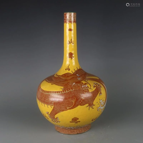Qing dynasty yellow base bottle with dragon painting